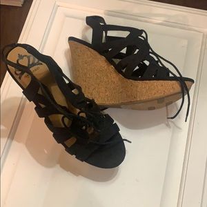 Férgalicious by fergie black wedges